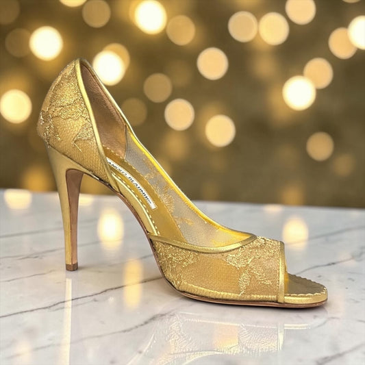 MANOLO BLAHNIK Lace d'Orsay Pumps in Gold | 40