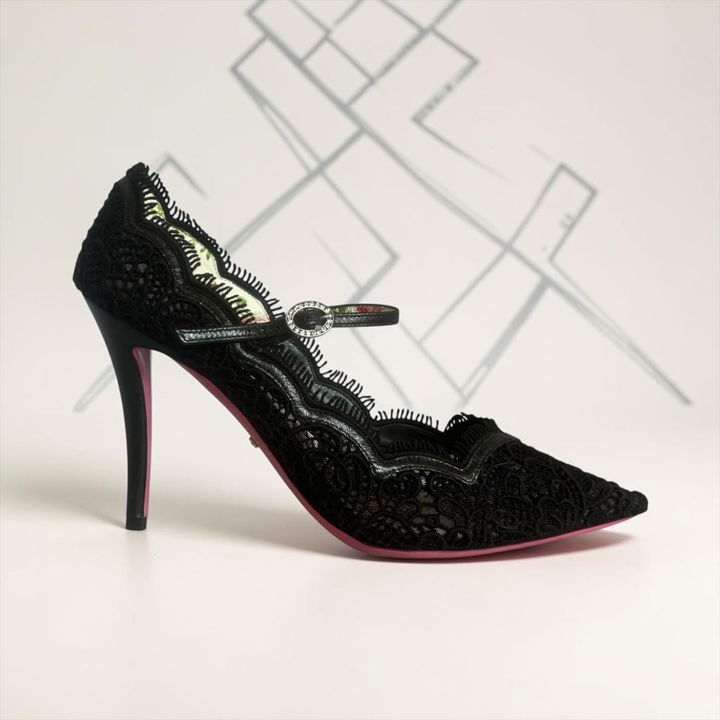 GUCCI Lace Floral Mary Jane Pumps in Black | 39