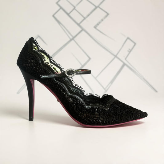 GUCCI Lace Floral Mary Jane Pumps in Black | 39