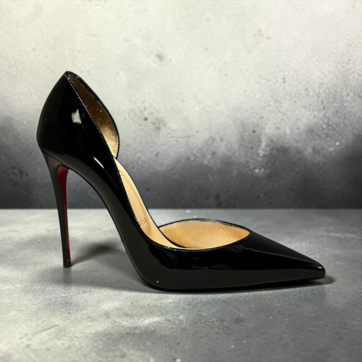 CHRISTIAN LOUBOUTIN Iriza Patent Pumps in Black | 39.5