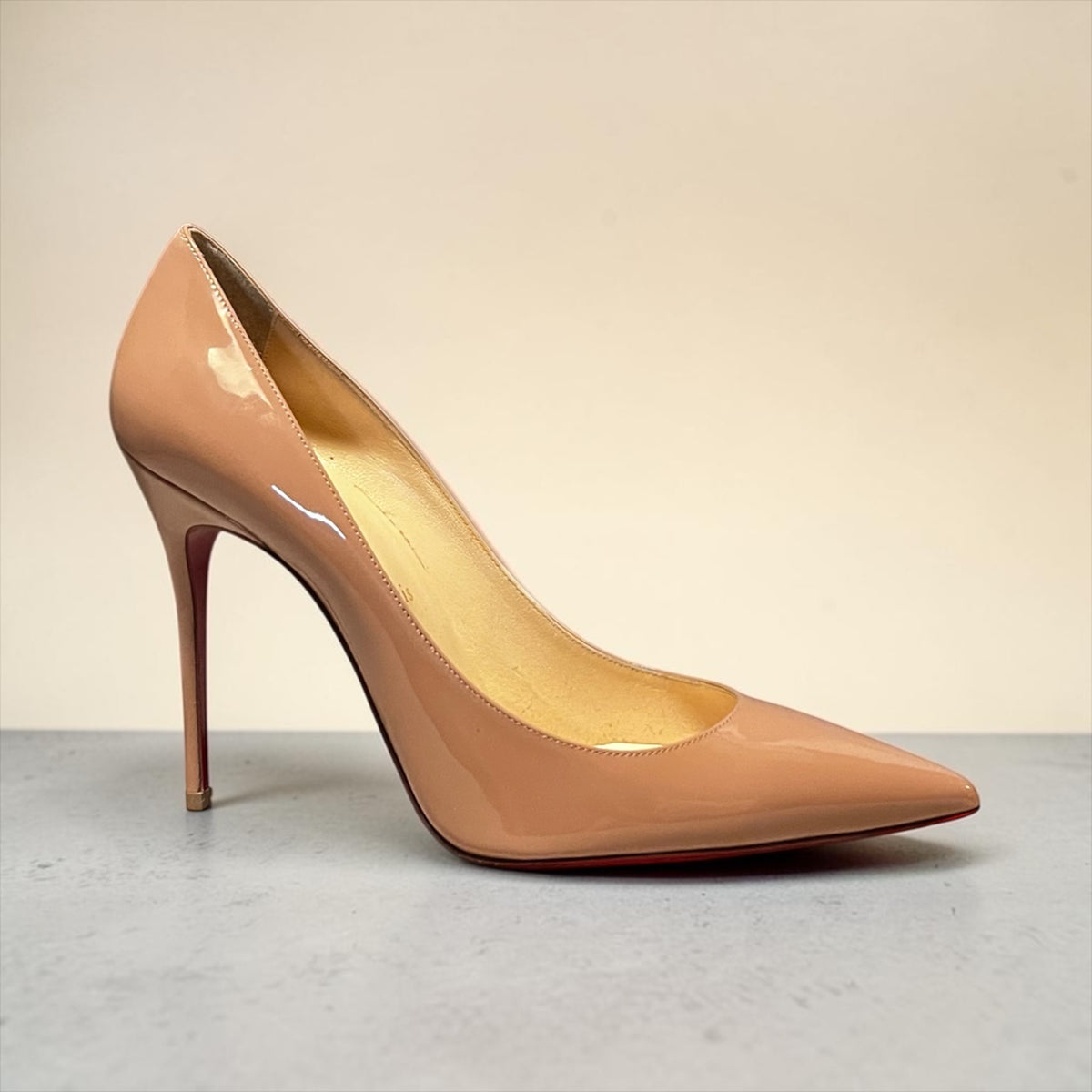 CHRISTIAN LOUBOUTIN Patent Kate 100 Pumps in Nude | 40.5