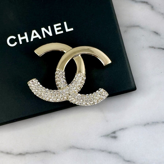 CHANEL Strass CC Brooch in Gold