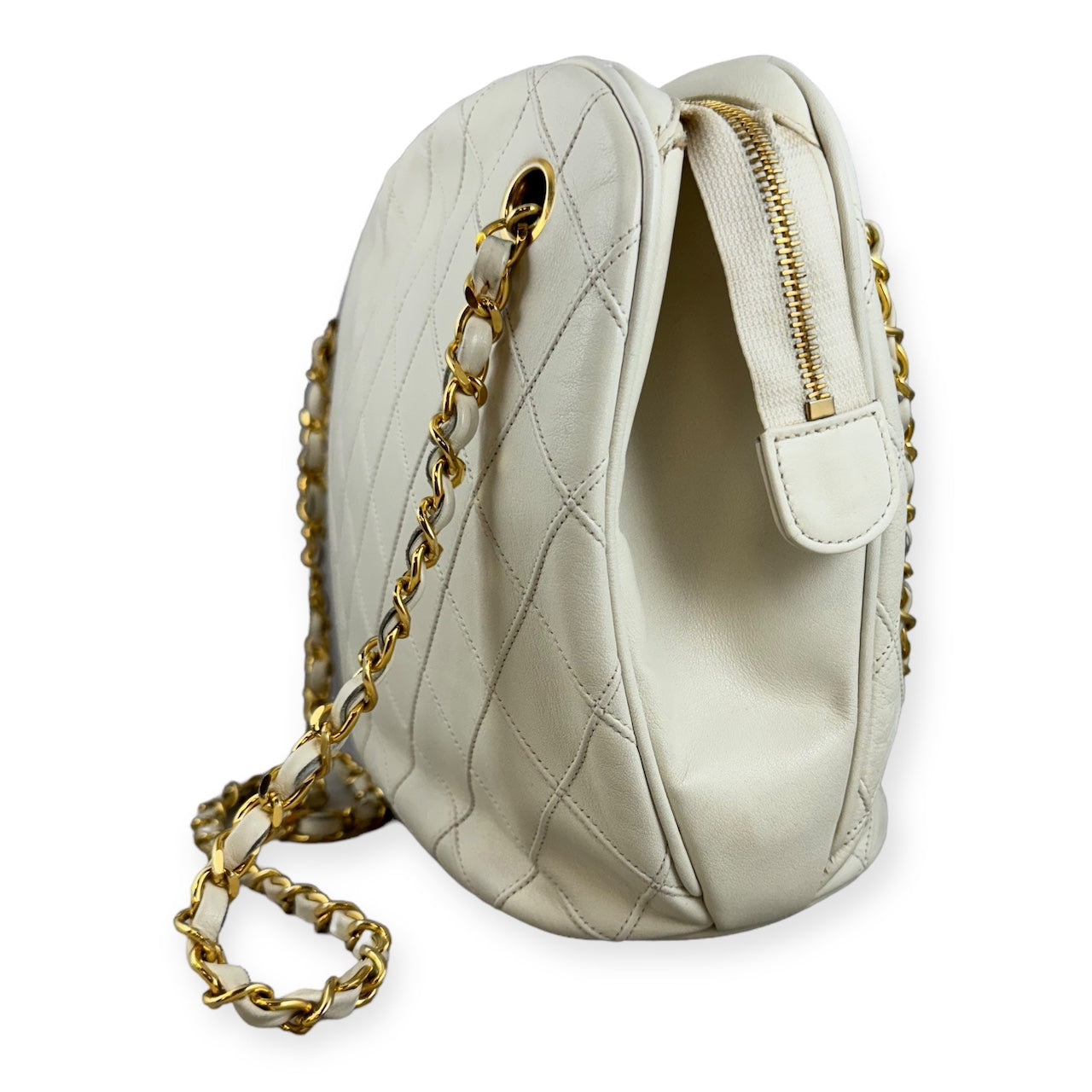 CHANEL Diamond Stitch Shoulder Bag in Ivory