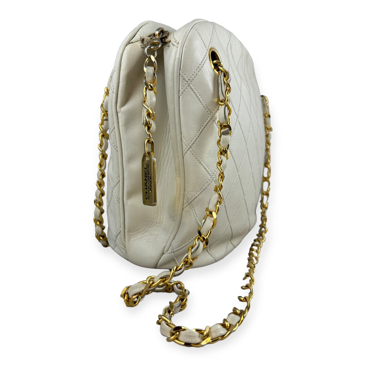 CHANEL Diamond Stitch Shoulder Bag in Ivory