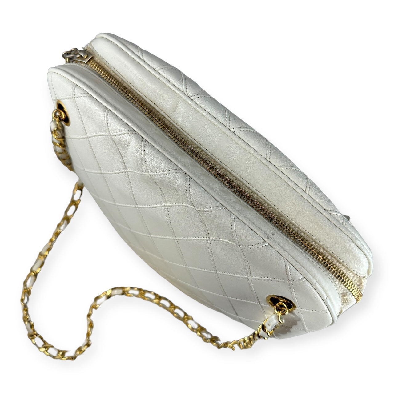 CHANEL Diamond Stitch Shoulder Bag in Ivory