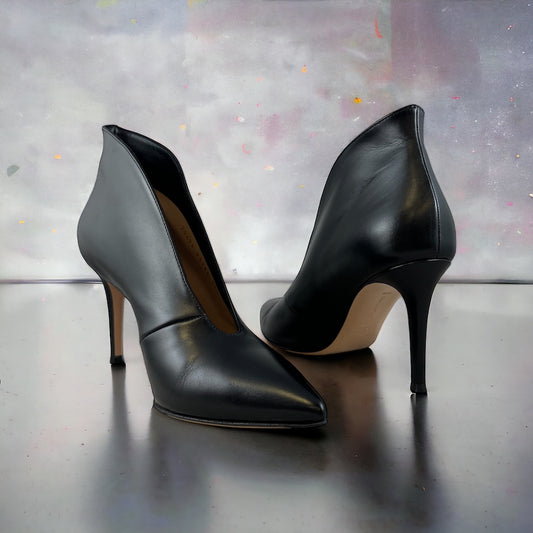 GIANVITO ROSSI Vania Pumps in Black | Size 38.5