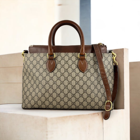 GUCCI GG Supreme Tote in Brown