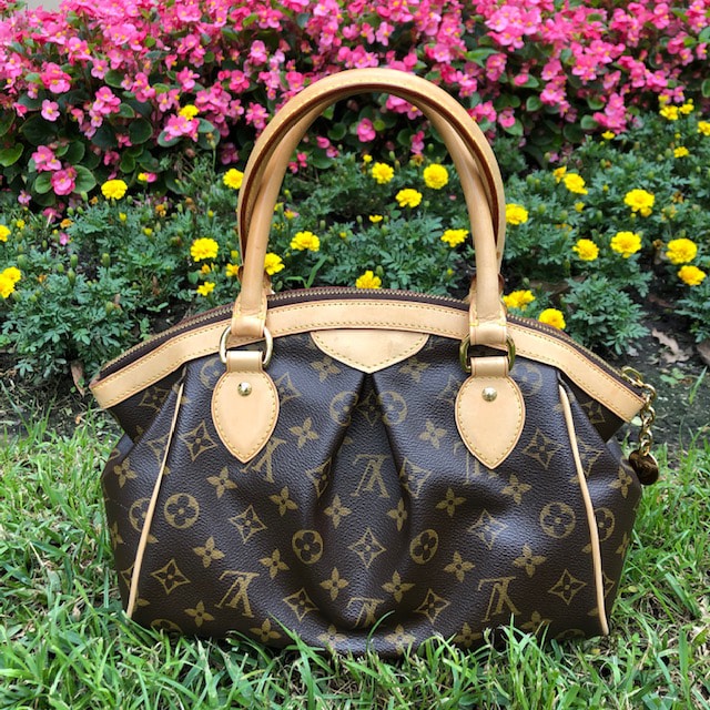 Louis Vuitton Tivoli PM Review and What's in this Handbag 