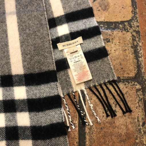 BURBERRY Youth Scarf 2