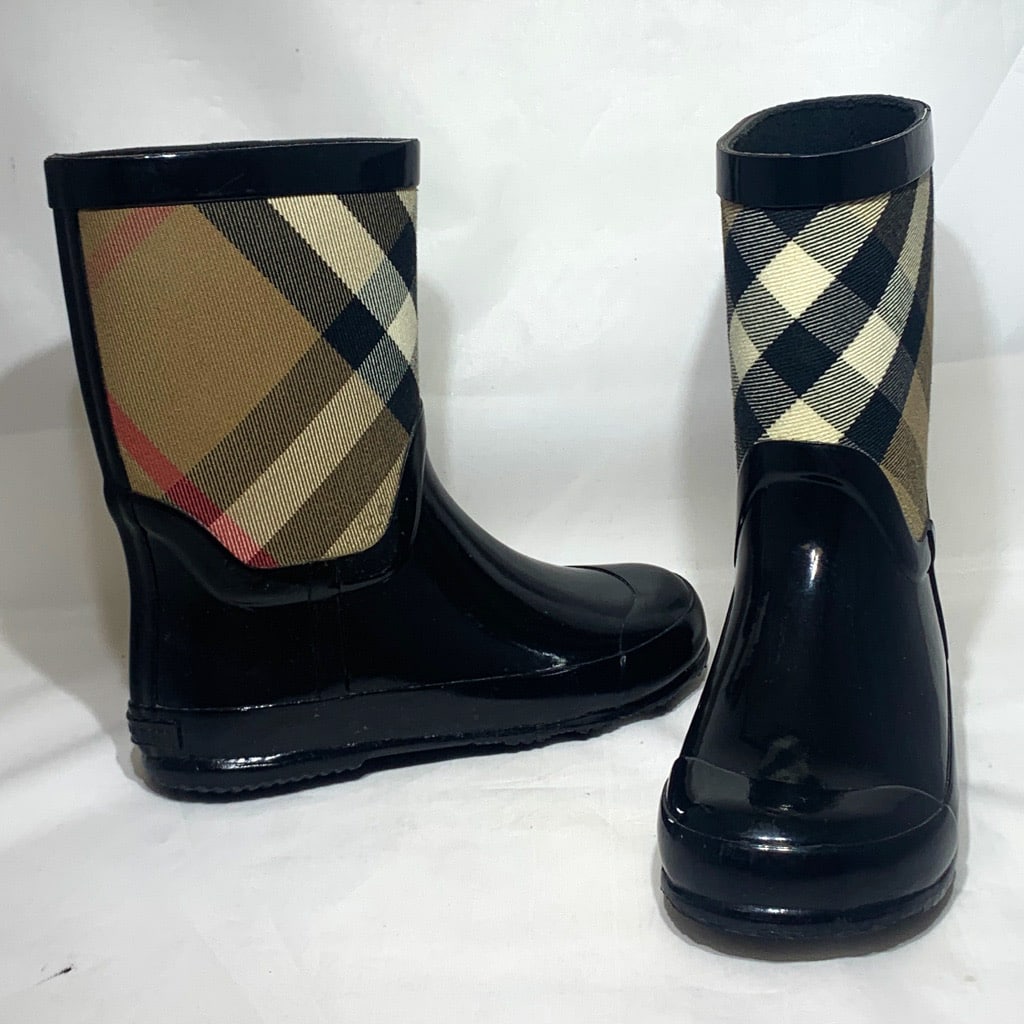 Arriba 91+ imagen burberry rubber boots - Abzlocal.mx