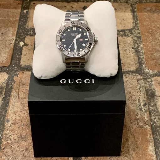 GUCCI Dive Watch in Stainless Steel 1