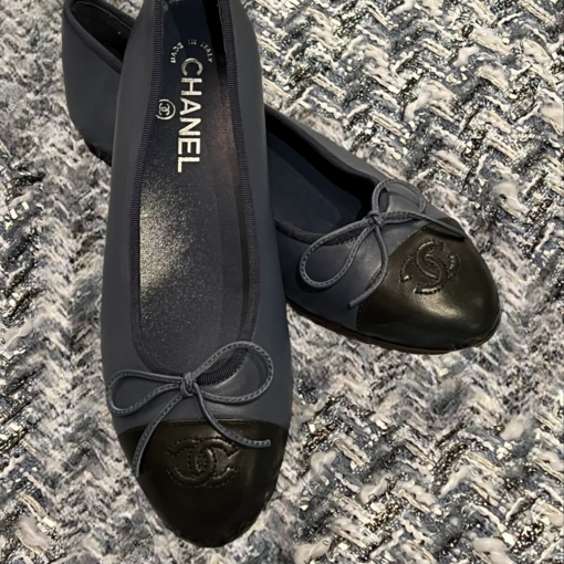 CHANEL Ballerinas in Navy and Black 1