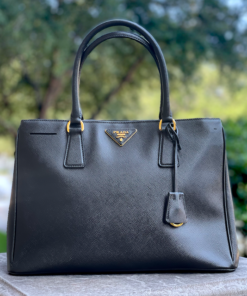bijzonder Rendezvous Gepland PRADA Saffiano Lux Tote in Black - More Than You Can Imagine