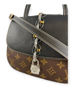 Louis Vuitton Chain It Top Handle Shoulder Bag 18