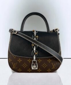 Louis Vuitton Chain It Top Handle Shoulder Bag 32