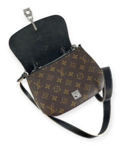 Louis Vuitton Chain It Top Handle Shoulder Bag 25