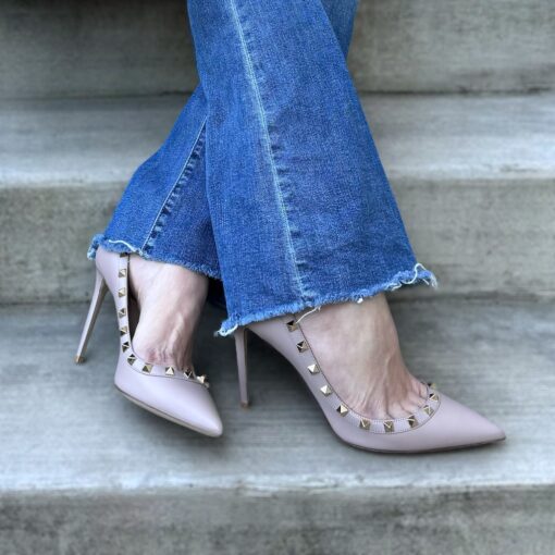 Size 39 | Valentino Rockstud Pumps in Nude