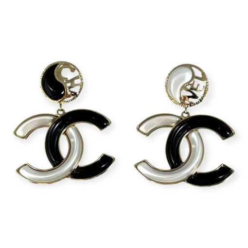 Chanel Yin Yang CC Drop Earrings in Black & White 1