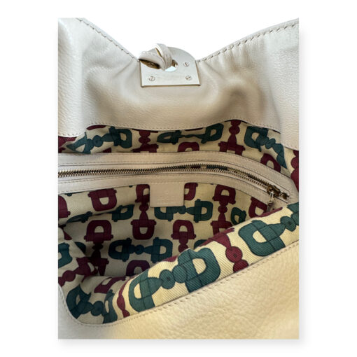 Gucci Indy Hobo Bag in Ivory 7